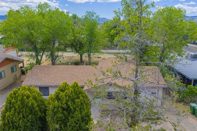 Building Photo - 3 bedroom,1.5 bath with 1 car garage close to schools, hospital and shopping!