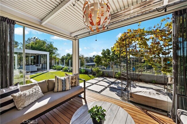 Building Photo - 58 Victoria