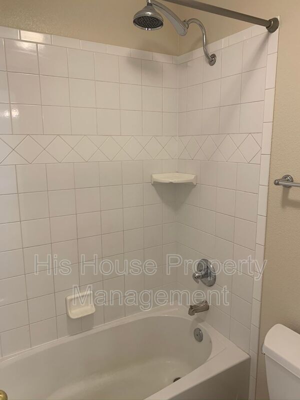 Building Photo - 208 Whitney Bay