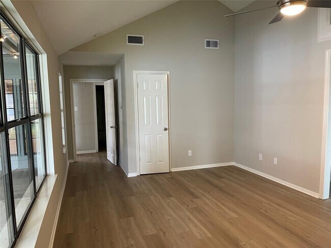 Building Photo - 1015 Cascade Creek Dr