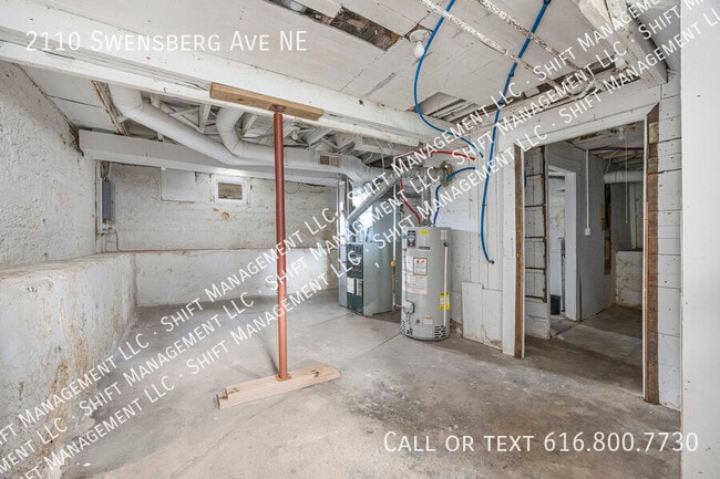 Building Photo - 2110 Swensberg Ave NE