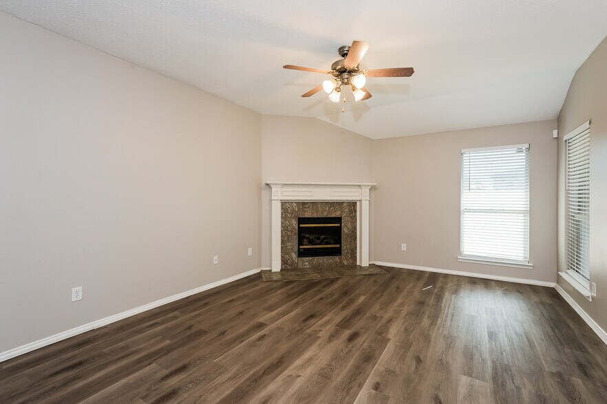 Building Photo - 604 Horseshoe Ct