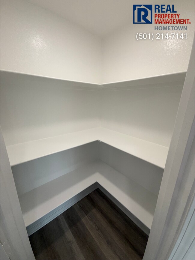 Building Photo - 1281 Meadows Dr