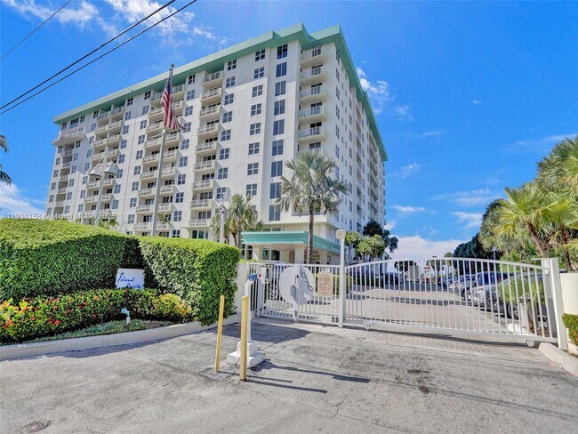 Building Photo - 10350 W Bay Harbor Dr