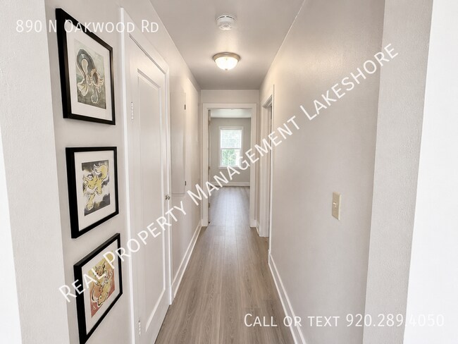 Building Photo - 890 N Oakwood Rd