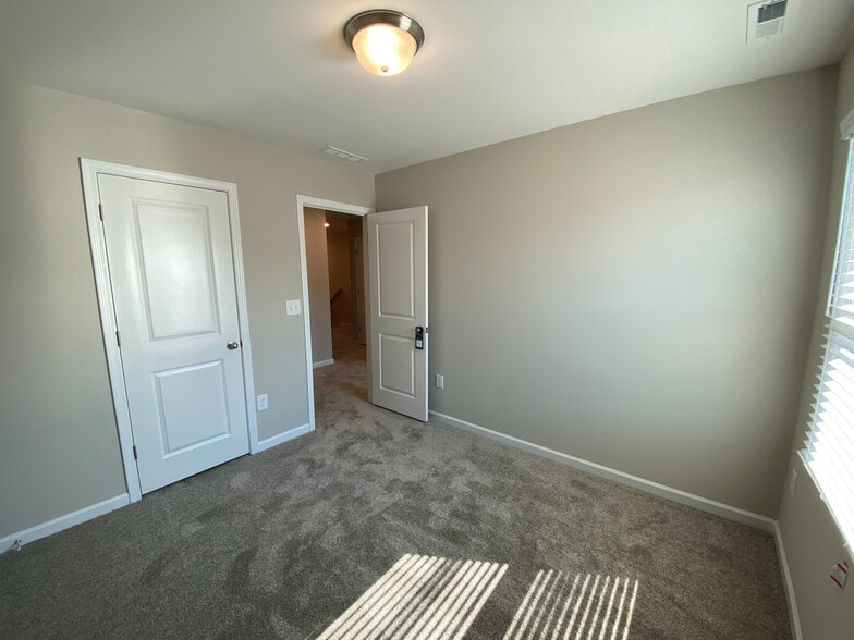 Building Photo - Room in Townhome on Adobe Pl