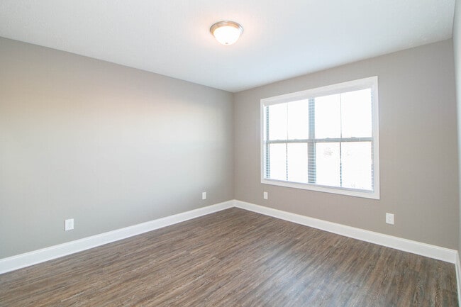 Building Photo - 325 Landrum Pl