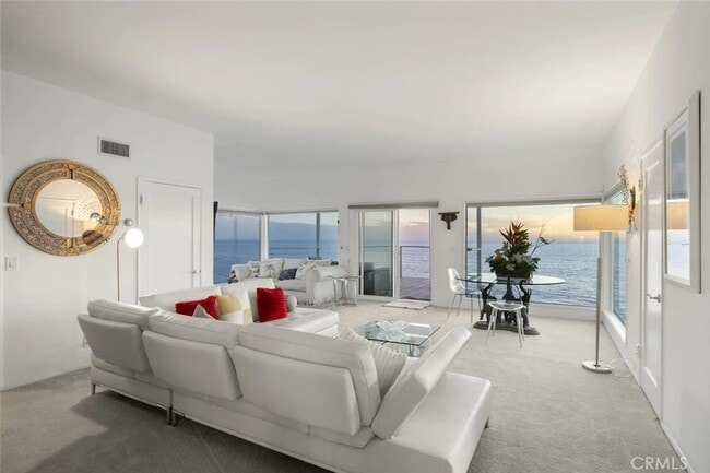 Building Photo - 31877 Circle Dr