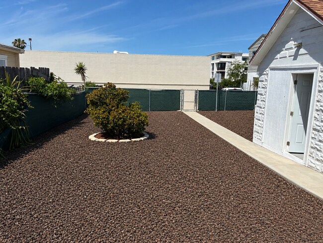 Building Photo - 4874-4876 Palm Avenue