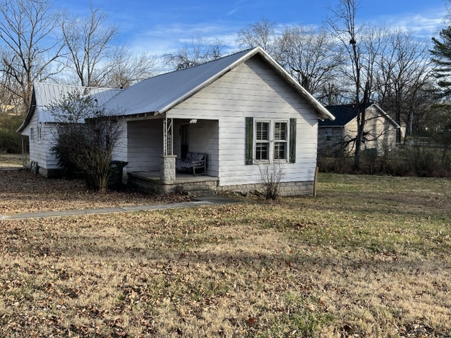 Building Photo - 422 Circle Dr