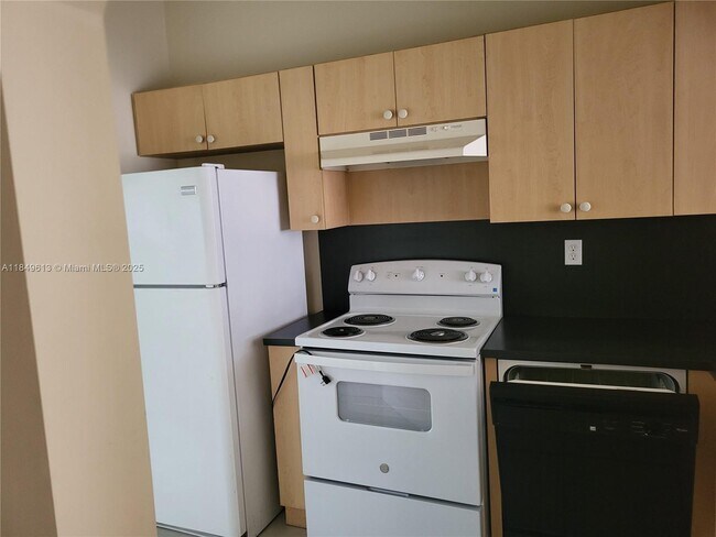 Building Photo - 1250 SE 28th Ct