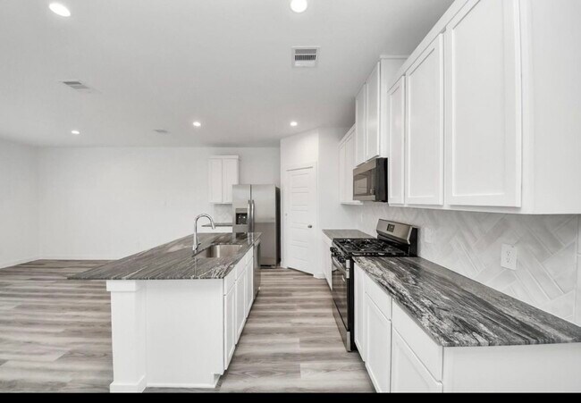Building Photo - 10310 Penryn Frst Trl