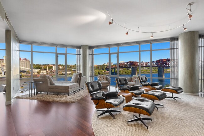 Building Photo - 1260 NW Naito Pky