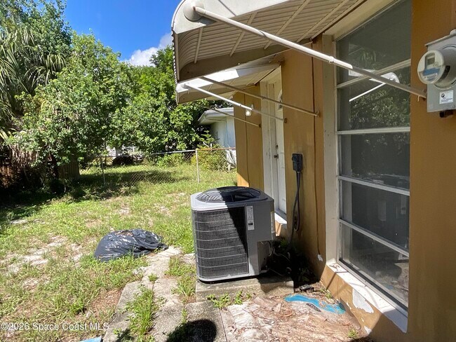 Building Photo - 753 Bianca Dr NE