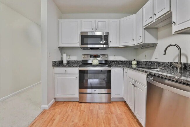 Building Photo - Nashua NH