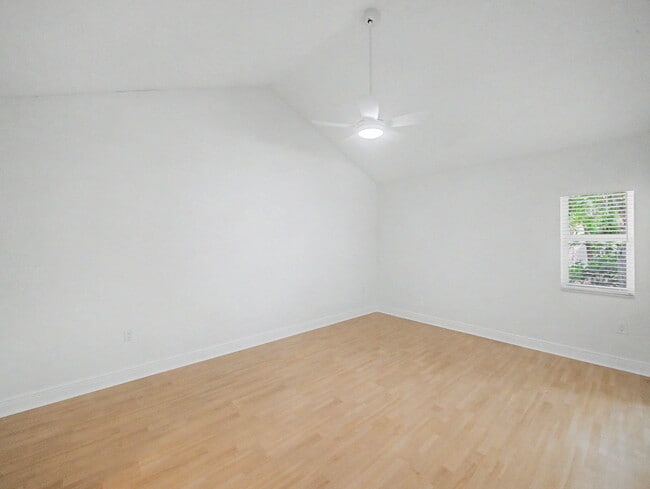 Building Photo - 303 Leeward Dr