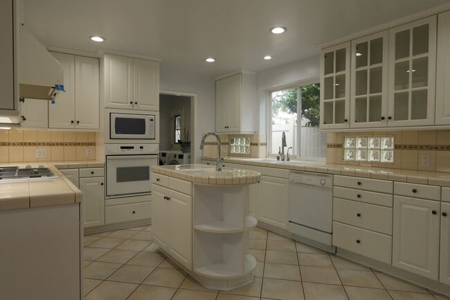 Building Photo - Westchester Home in Kentwood Neighborhood