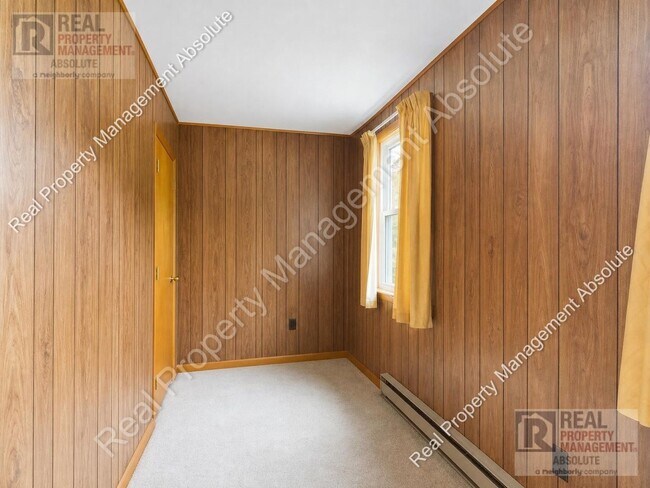 Building Photo - 324 Mammoth Rd