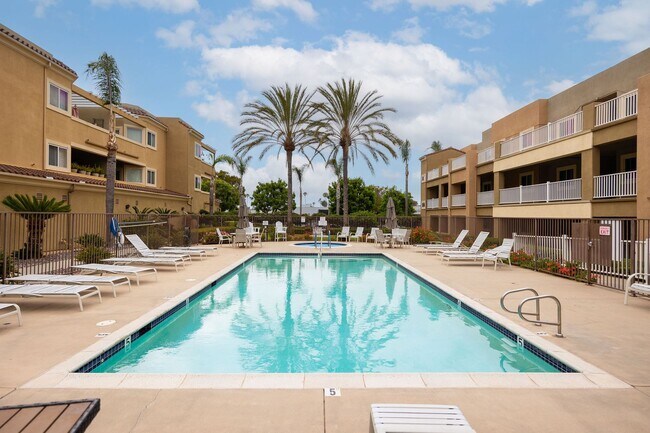 Building Photo - Gorgeous 3rd Floor Corner Unit in Summit Village Condominiums!