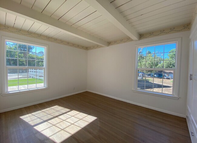 Building Photo - 19 Buckskin Ln