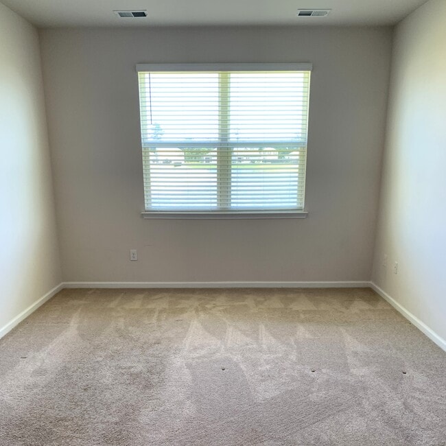 Building Photo - 246 Marauder Dr