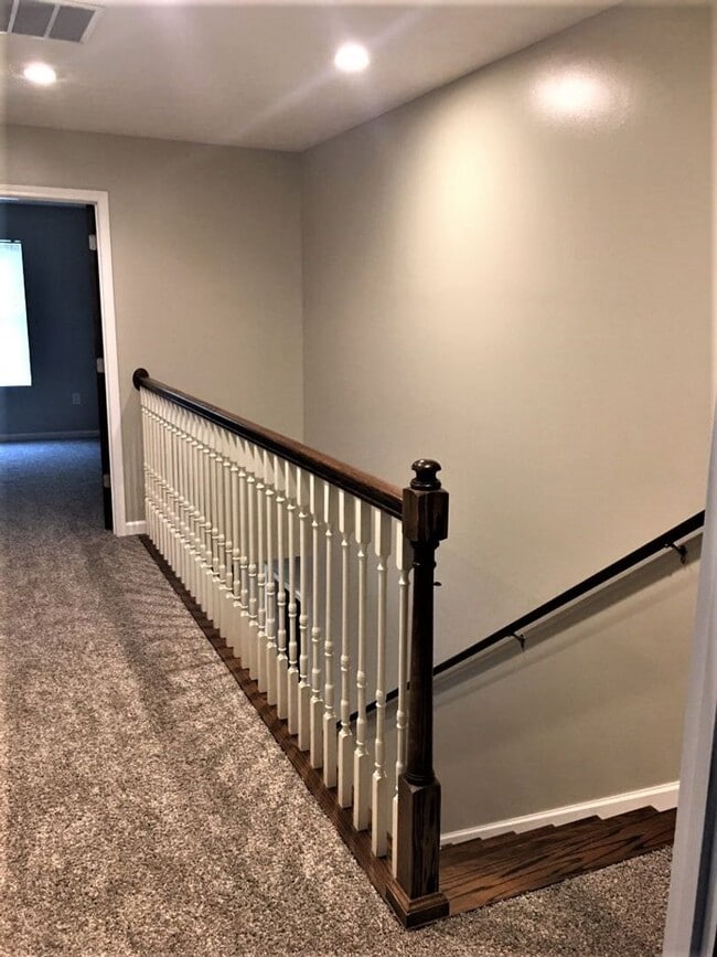 Building Photo - Immaculate Townhouse in Barboursville