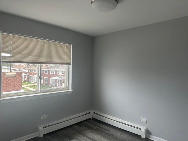 Building Photo - 8805 N Dee Rd