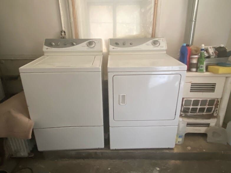 Building Photo - 2122 N Clifton Ave