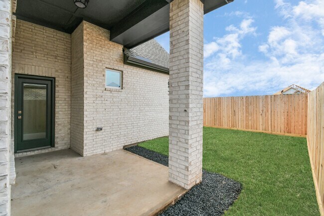 Building Photo - 211 Amaranth Wy