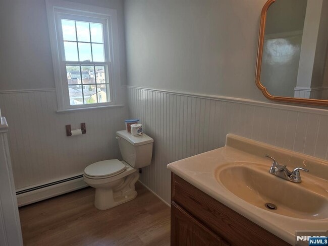 Building Photo - 633 10th St