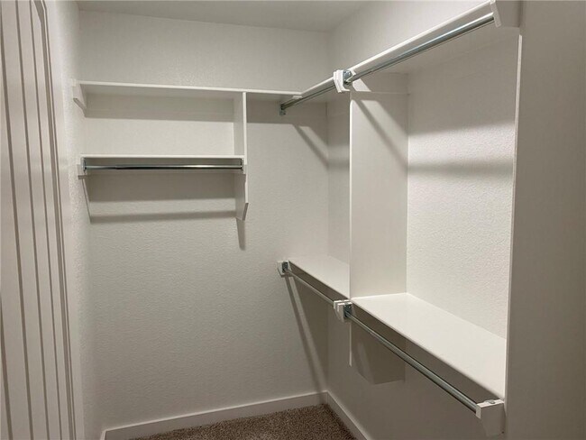 Building Photo - 422 Barbet Dr