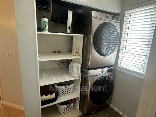 Building Photo - 153 N Bamberger Rd E