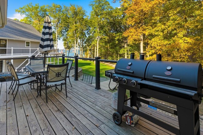 Building Photo - Furnished Home on KY Lake