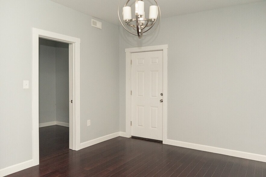 Building Photo - 2968 N Ridgeway Ave