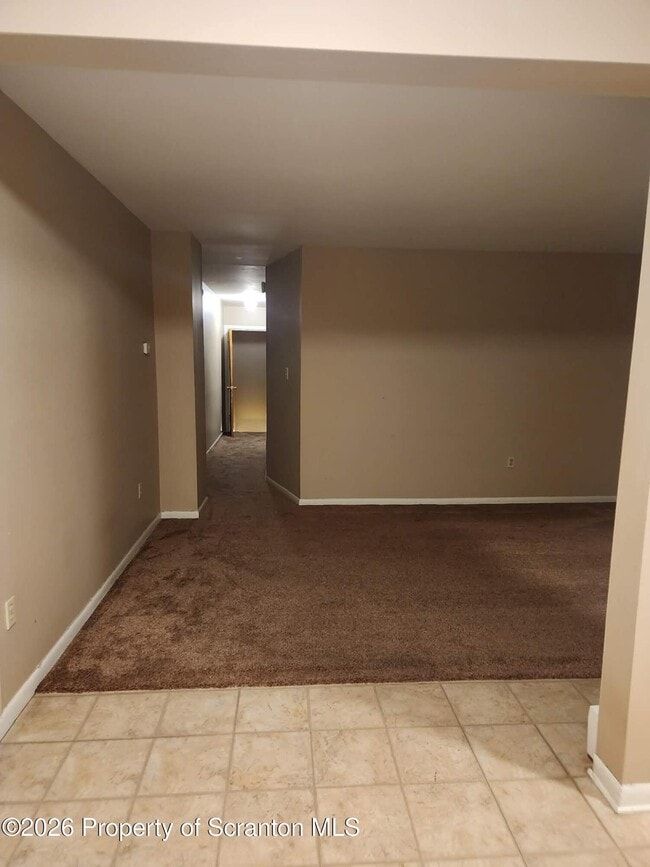 Building Photo - 16 Watkins St