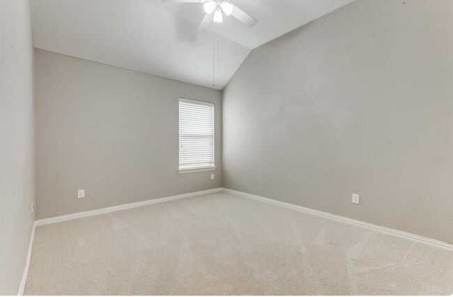 Building Photo - 204 Parakeet Dr