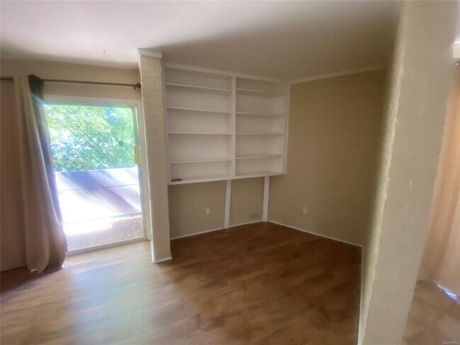 Building Photo - 2440 Price St