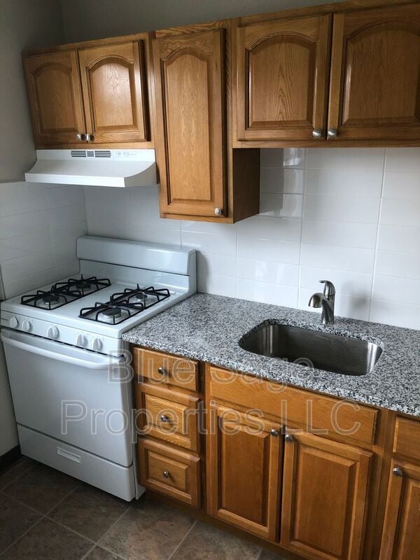 Building Photo - 813 Windermere Ave