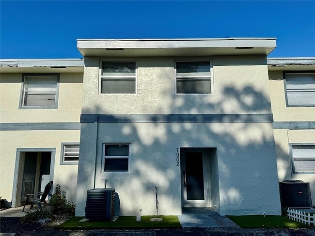 Primary Photo - 7902 SW 8th St