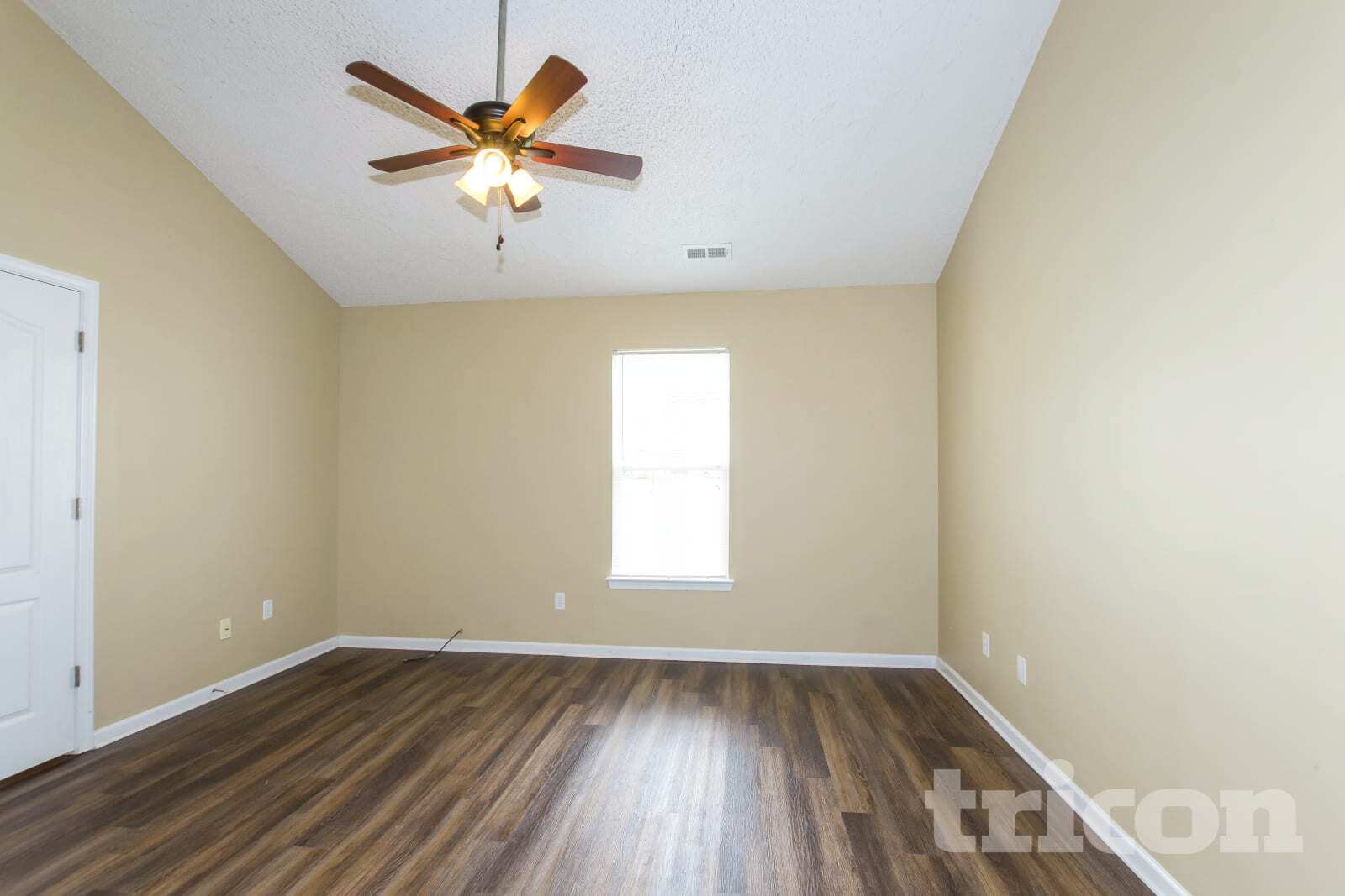 Building Photo - 2125 Sebastiani Dr