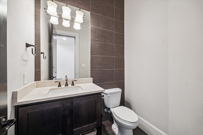 Building Photo - 618 Pink Azalea Trail