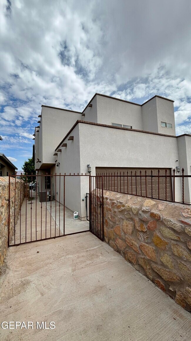 Building Photo - 6561 Hoop St