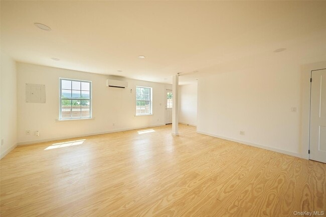 Building Photo - 5728 209