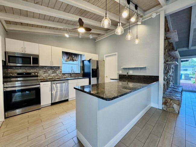 Building Photo - 1712 SW 5th St