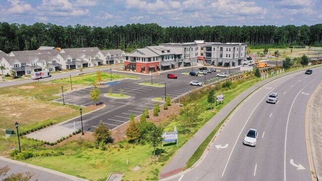 Building Photo - Modern Apartments Conveniently Located off Backwater Parkway!