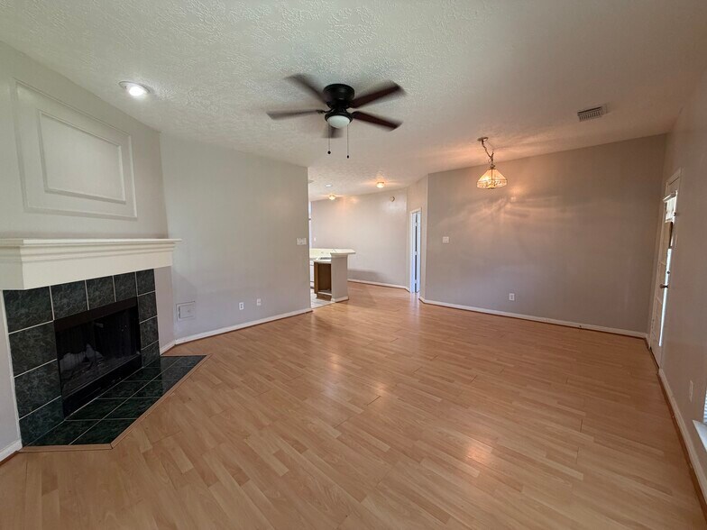 Building Photo - 13403 Agarita Ln