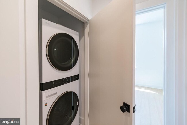 Building Photo - 4408 Lancaster Ave