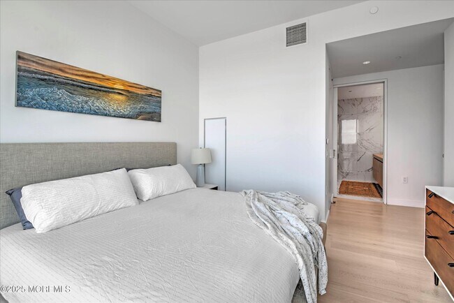 Building Photo - 1101 Ocean Ave N