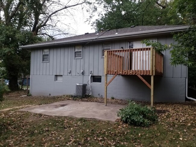 Building Photo - AVAILABLE NOW!! Oak Grove 3 Bed 2 Car garage!