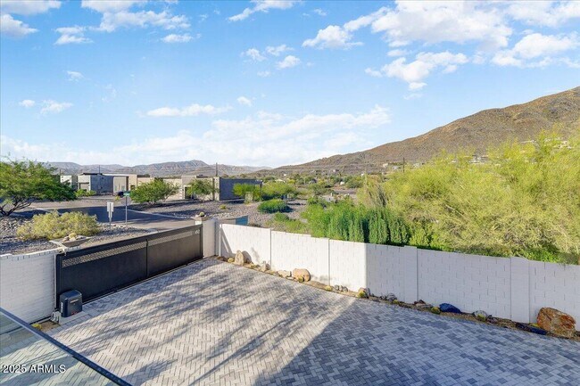 Building Photo - 5801 E Surrey Dr